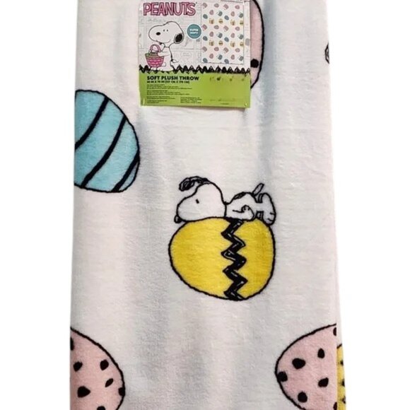 PEANUTS Snoopy Soft Throw Blanket 50" x 70" NWT - Picture 2 of 3